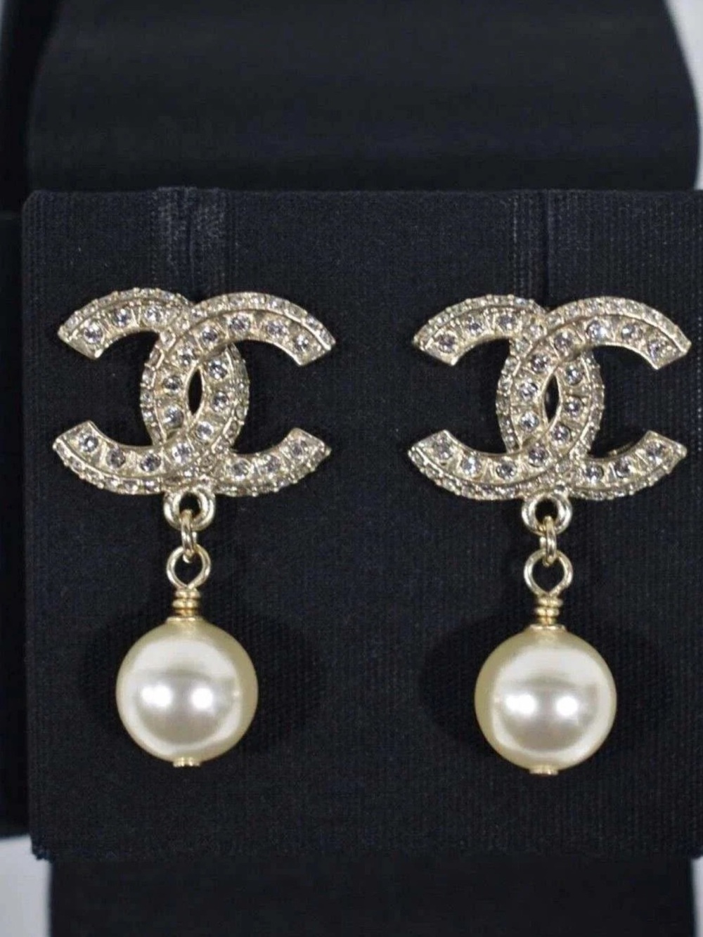 Chanel REV Gold Resin Crystal
Pearl CC DropEarrings AuthenticFull set very rare - Picture 5 of 10